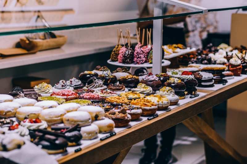 couture-CHATEAUVIEUX-min_shop_dessert_pastry_bakery_counter-184398